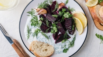 Pieczone buraki z sosem a'la tzatziki