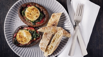 Faszerowane grillowane pieczarki z kozim serem