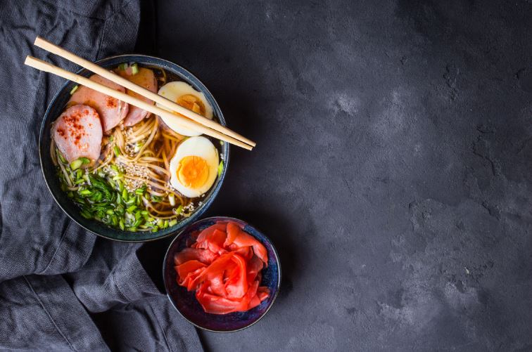 Japoński ramen z jajkiem