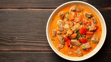 Indyk w czerwonym curry z mleczkiem kokosowym