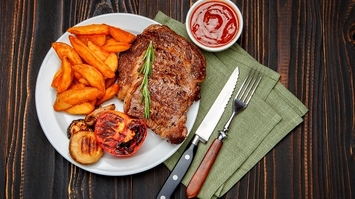 Grillowana karkówka marynowana w towarzystwie batatów