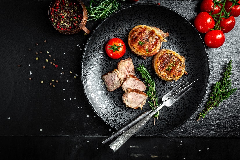 Grillowane polędwiczki wieprzowe w boczku