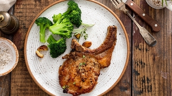 Soczysty kotlet schabowy smażony na smalcu