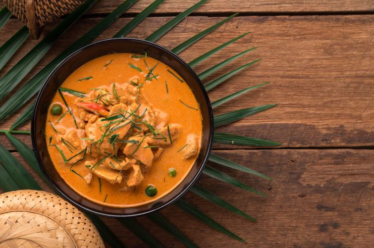 Ostre czerwone curry z groszkiem