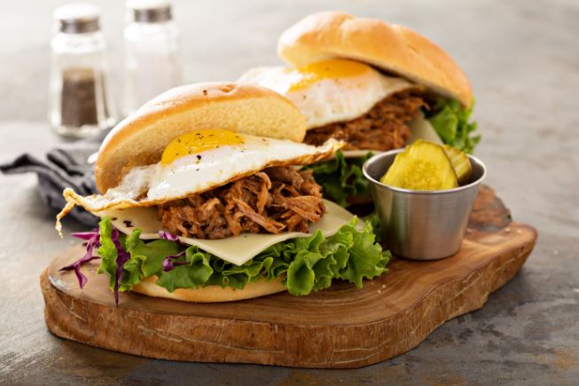 Karnawałowe burgery z wolnopieczoną szynką
