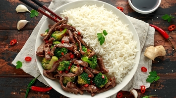 Stir fry z wołowiny i brokułów na ostro